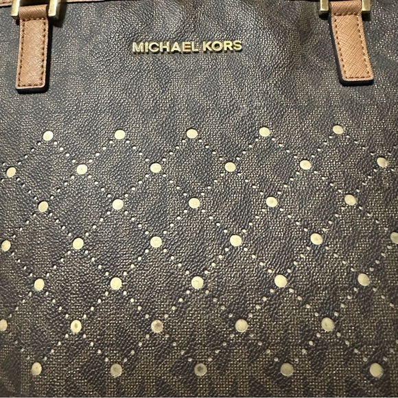 Michael Kors Jet Set Large Carryall Perforated Tote - Picture 6 of 8